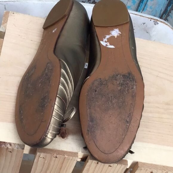 Salvatore Ferragamo Womans 8.5 AA Narrow Metallic Bronze Gold Toned Leather Ball - Picture 10 of 10